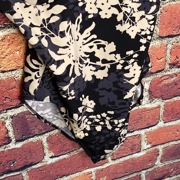 Newport News Swim Black & White One Piece Swim suit Size 12 - Picture 4 of 8